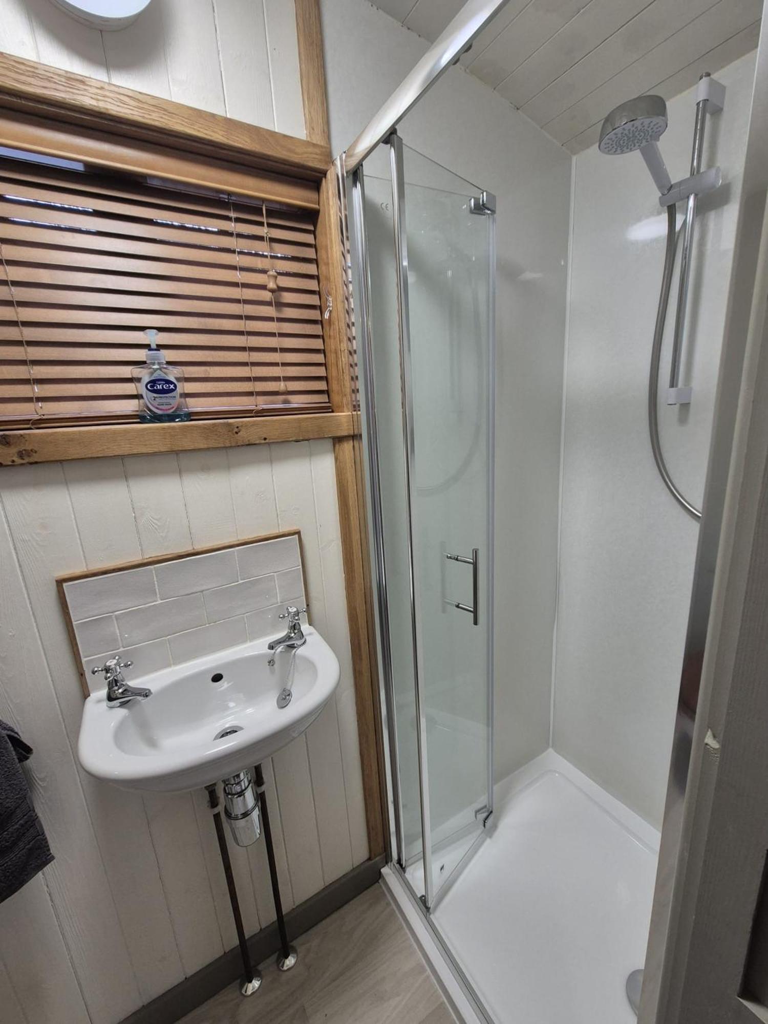 Corry Lodge Estate - Sheperds Huts Or Container Stays With Sea View Broadford (Isle of Skye) Ngoại thất bức ảnh