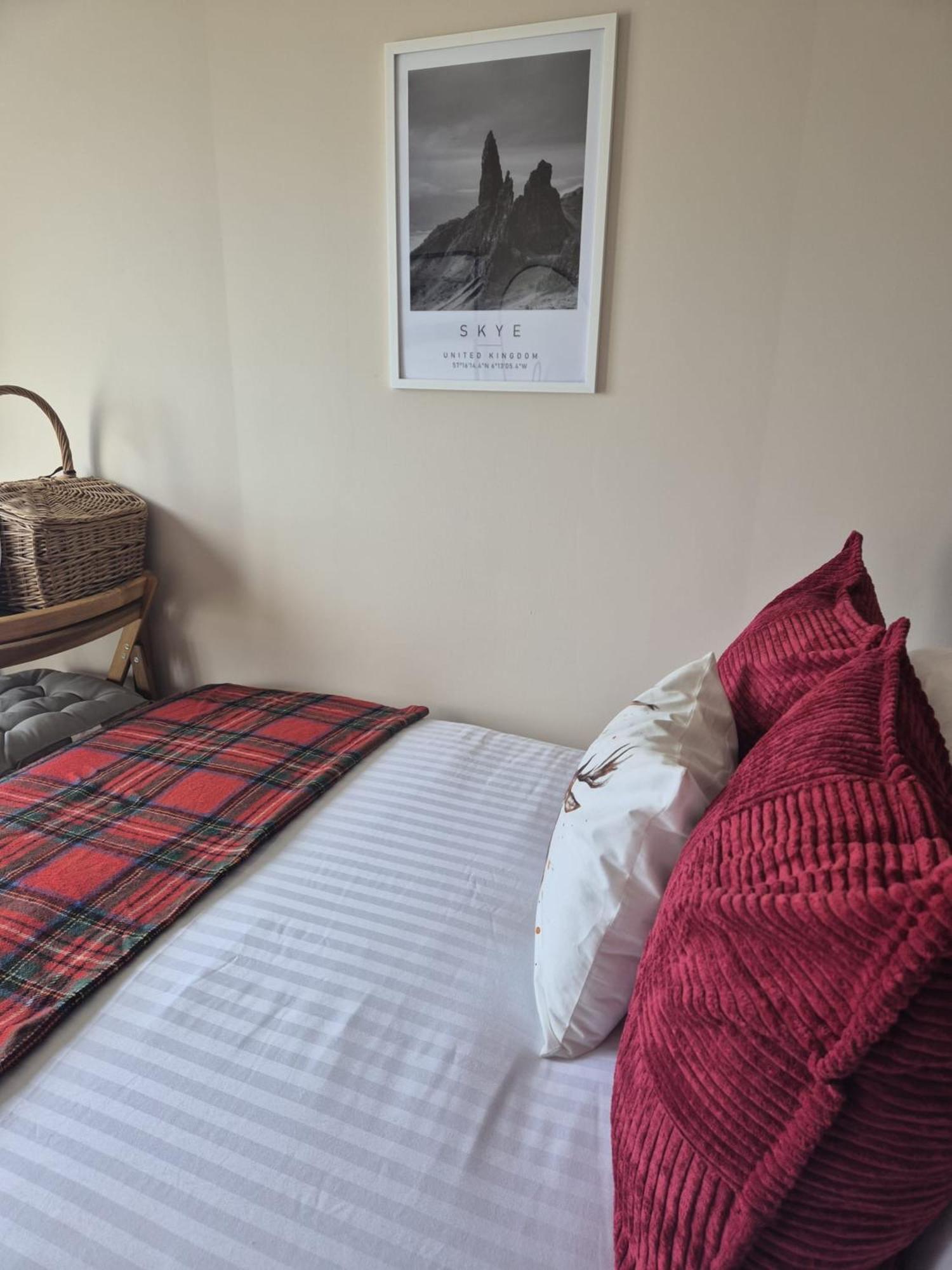 Corry Lodge Estate - Sheperds Huts Or Container Stays With Sea View Broadford (Isle of Skye) Ngoại thất bức ảnh